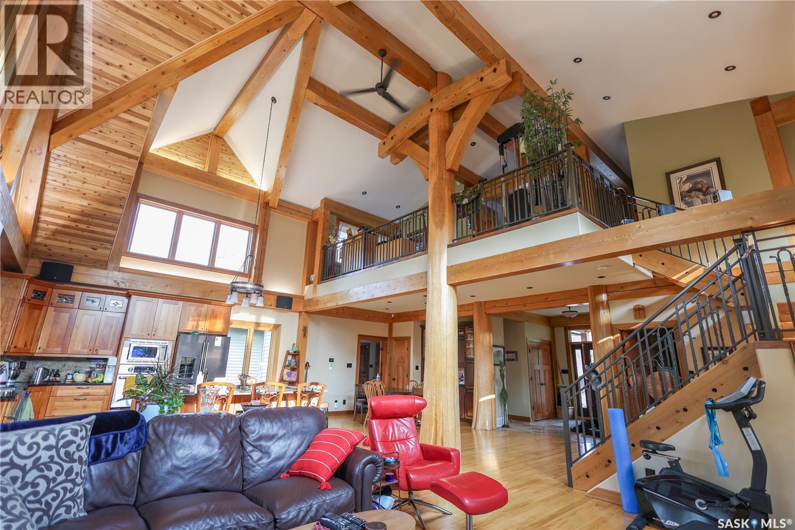 Photo 10 of 55 Estates Drive, Elk Ridge SK