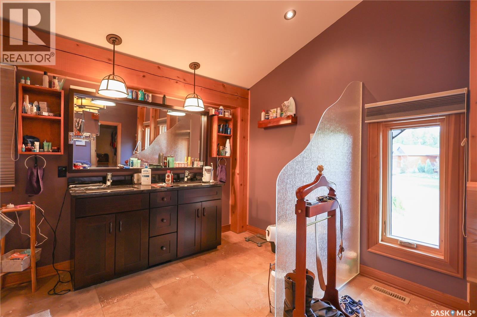 Photo 15 of 55 Estates Drive, Elk Ridge SK