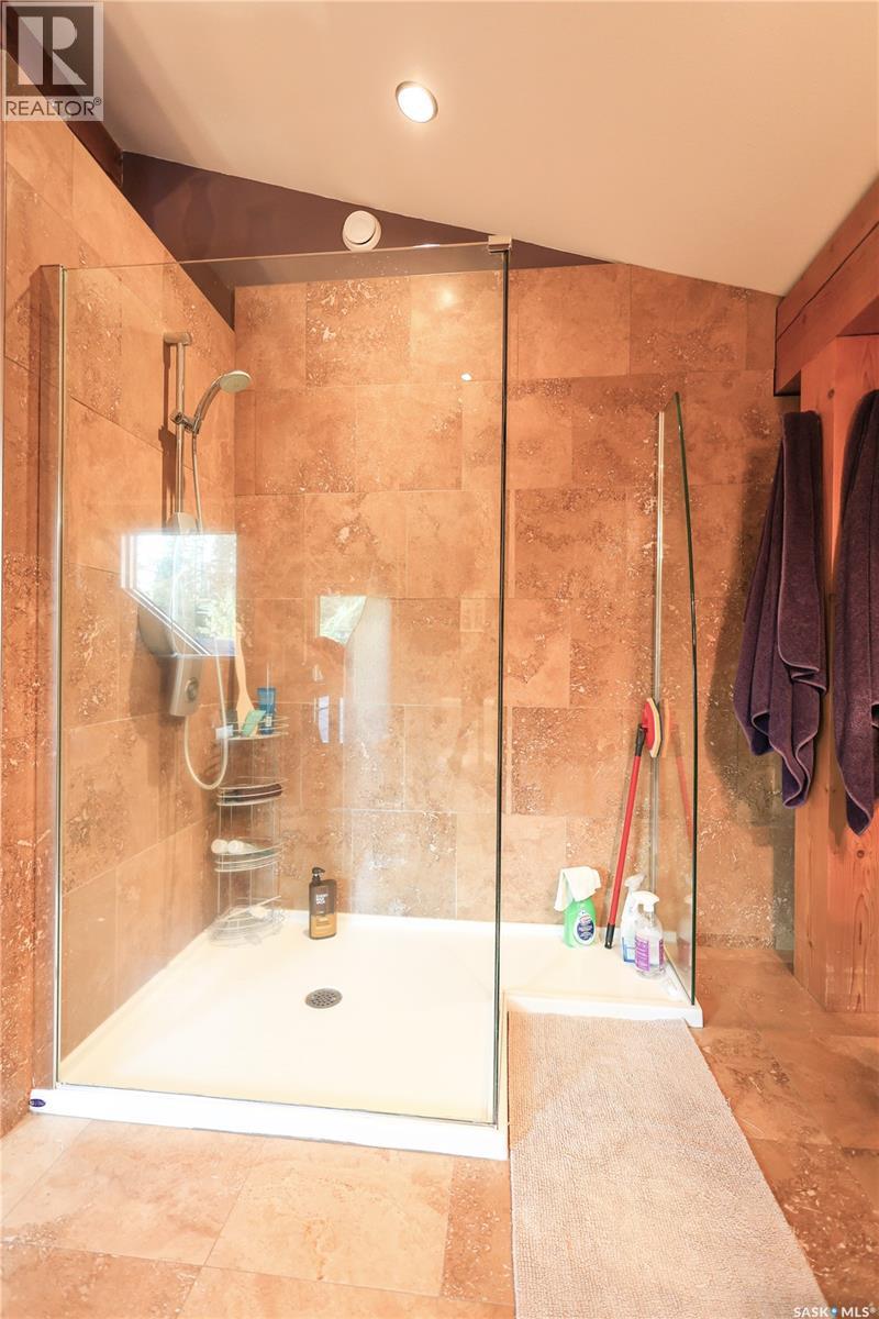 Photo 16 of 55 Estates Drive, Elk Ridge SK