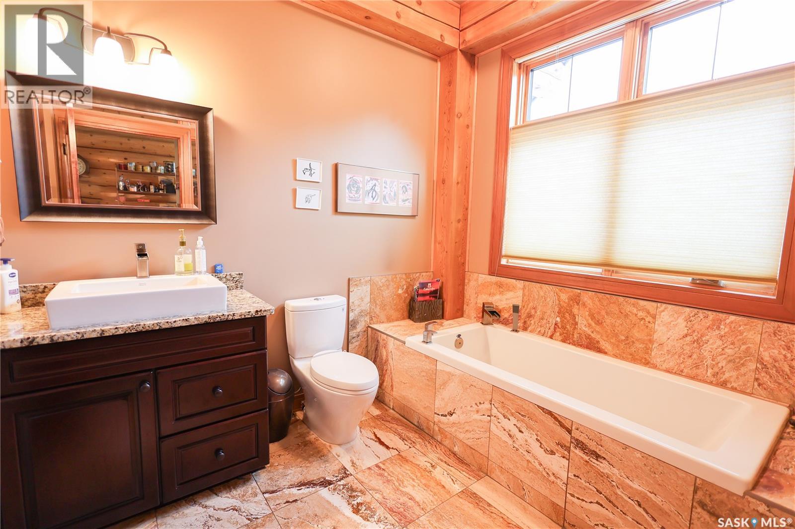 Photo 17 of 55 Estates Drive, Elk Ridge SK