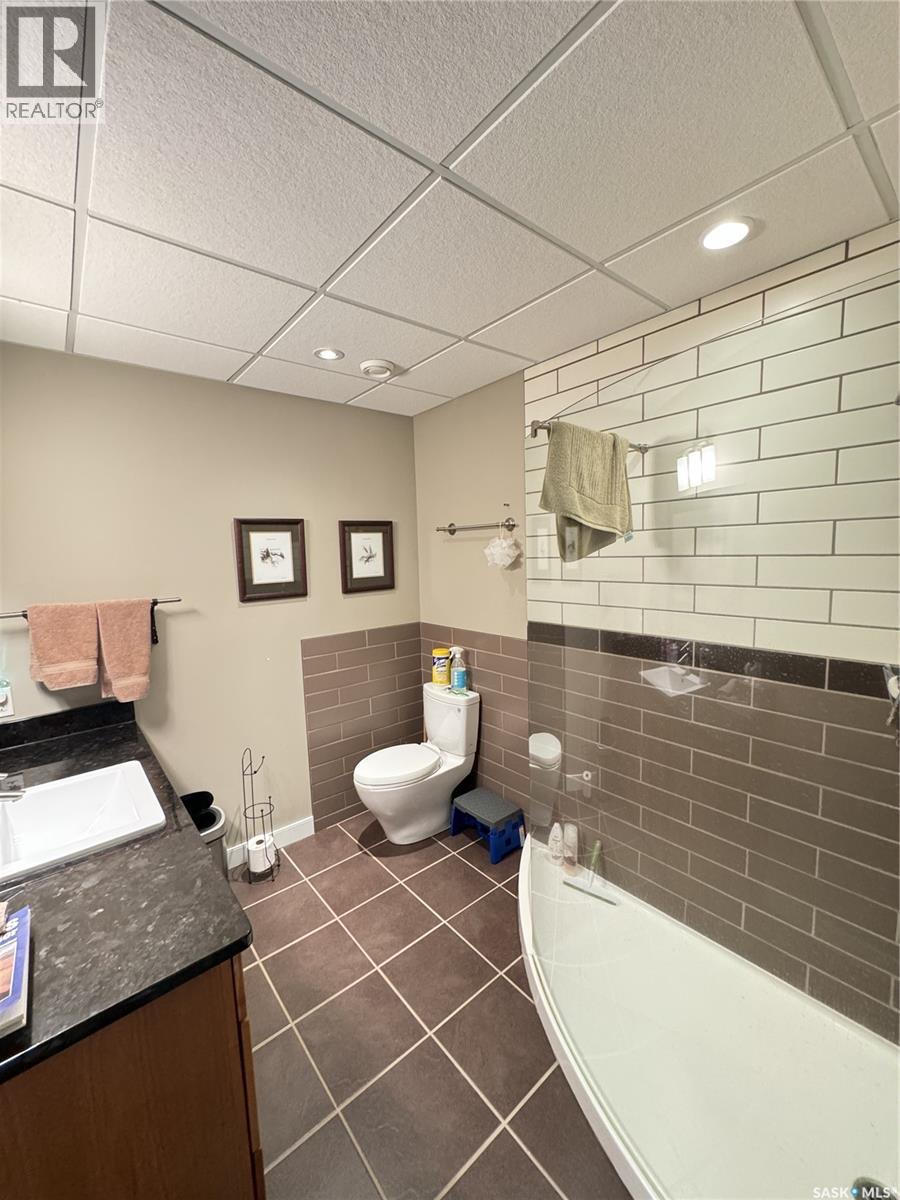 Photo 23 of 55 Estates Drive, Elk Ridge SK