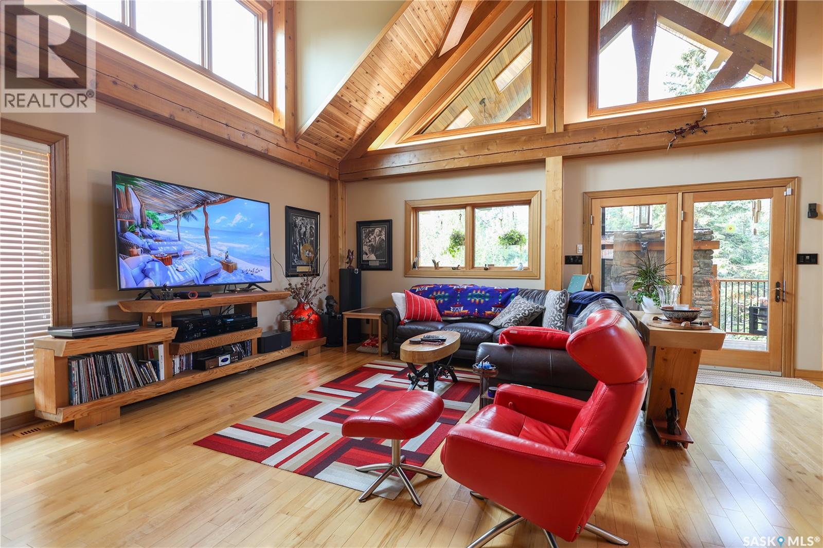 Photo 8 of 55 Estates Drive, Elk Ridge SK