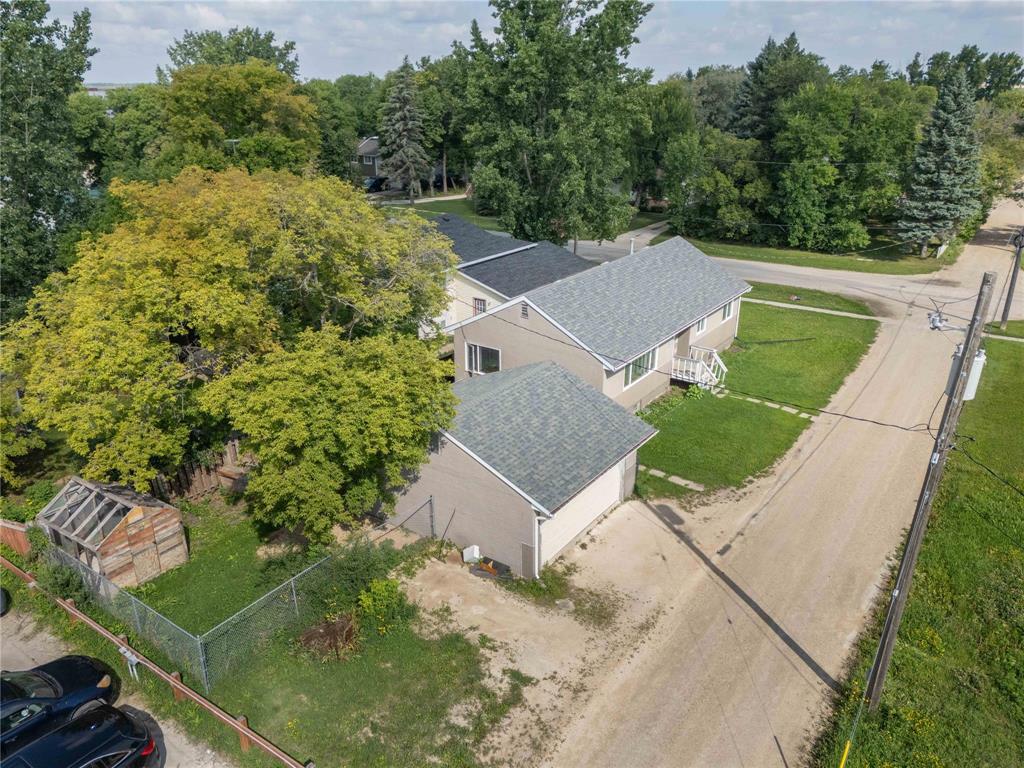 Photo 23 of 42 1st Street N, Niverville MB