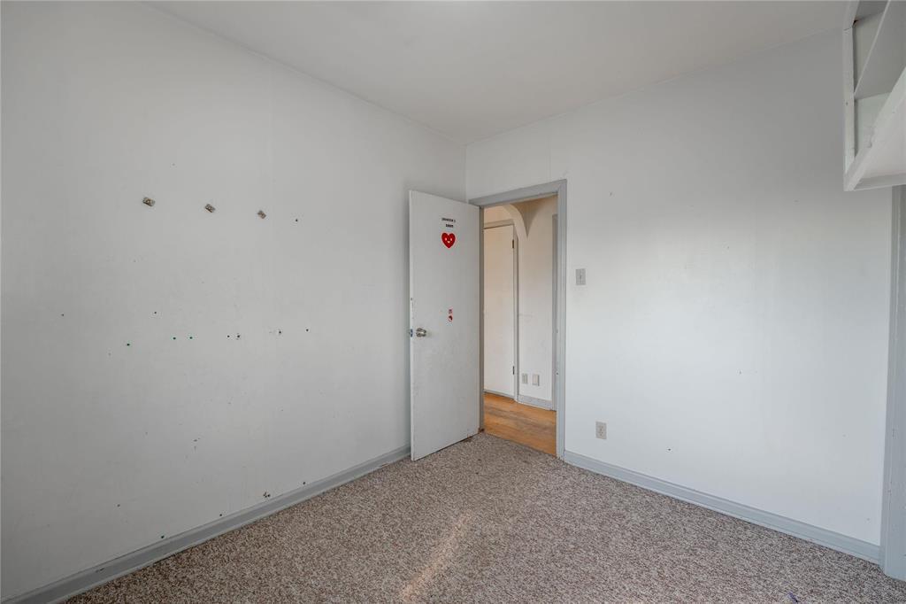 Photo 12 of 42 1st Street N, Niverville MB