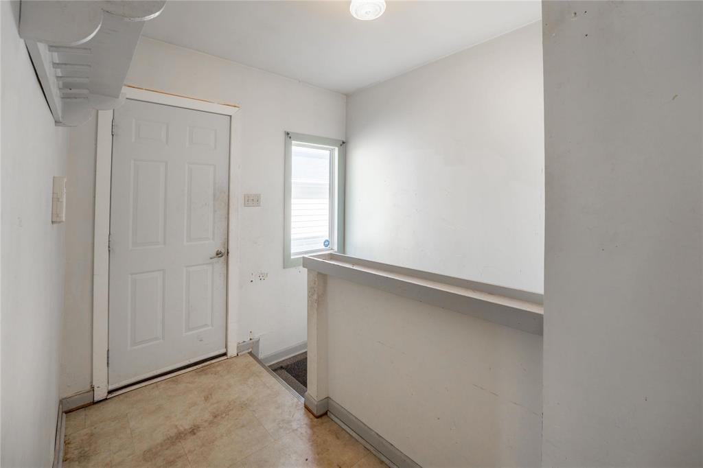 Photo 15 of 42 1st Street N, Niverville MB