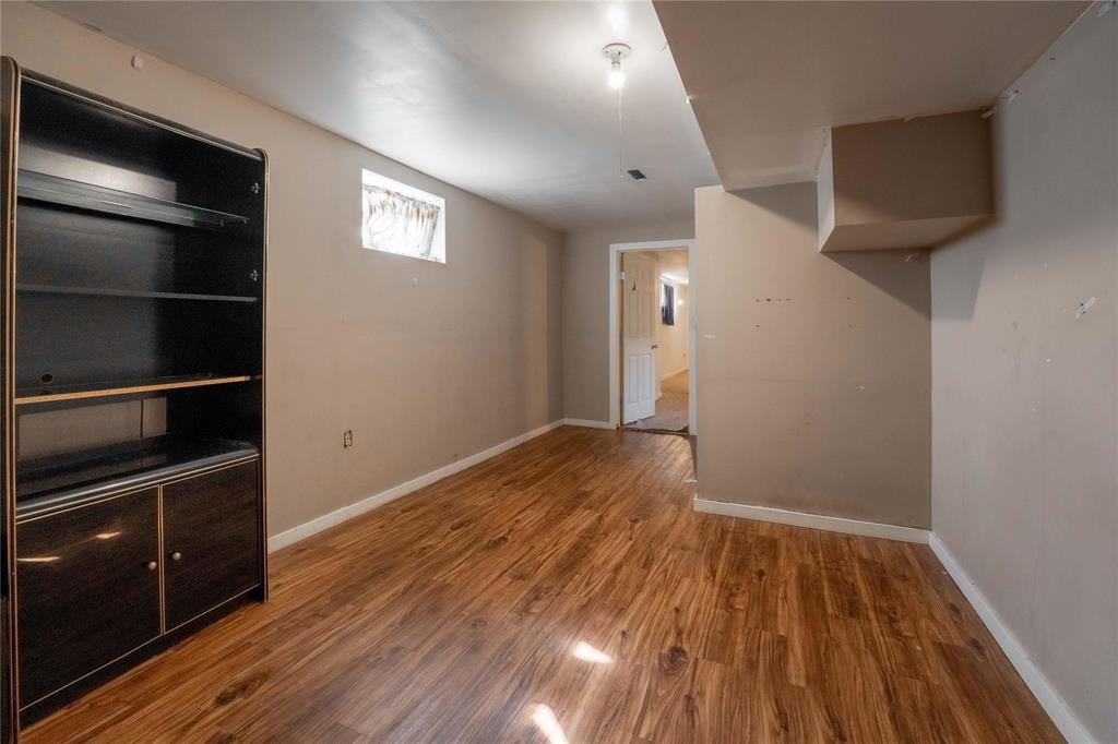 Photo 14 of 42 1st Street N, Niverville MB