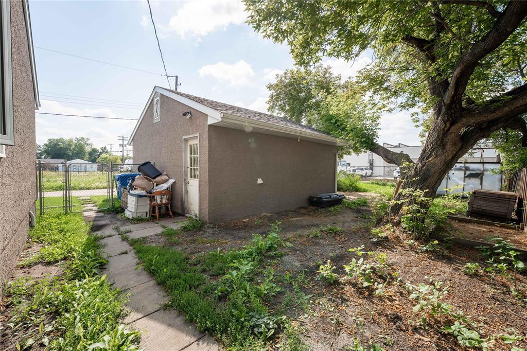 Photo 9 of 42 1st Street N, Niverville MB