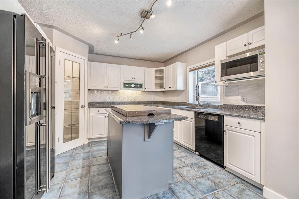 Photo 6 of 7 Bellington Place, Winnipeg MB