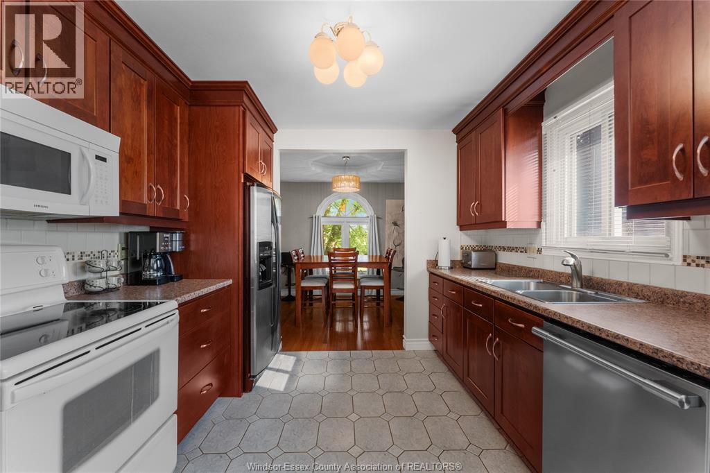 Photo 10 of 1475 Sugarwood Crescent, Lasalle ON