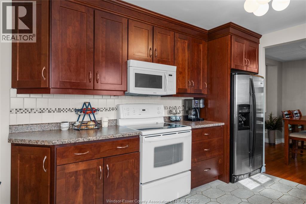 Photo 11 of 1475 Sugarwood Crescent, Lasalle ON