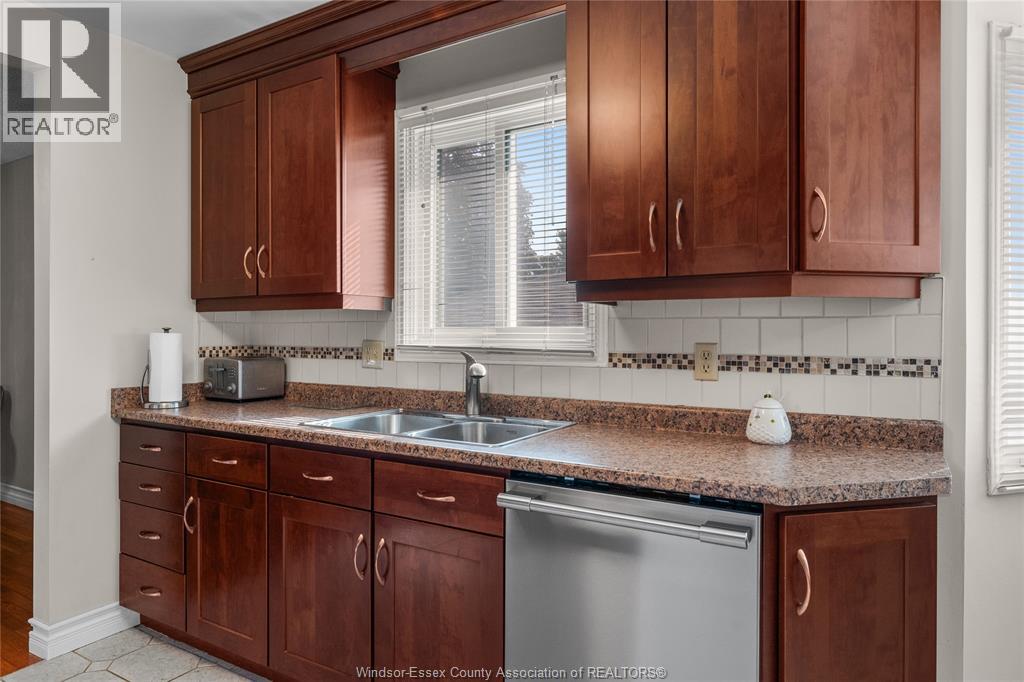 Photo 12 of 1475 Sugarwood Crescent, Lasalle ON