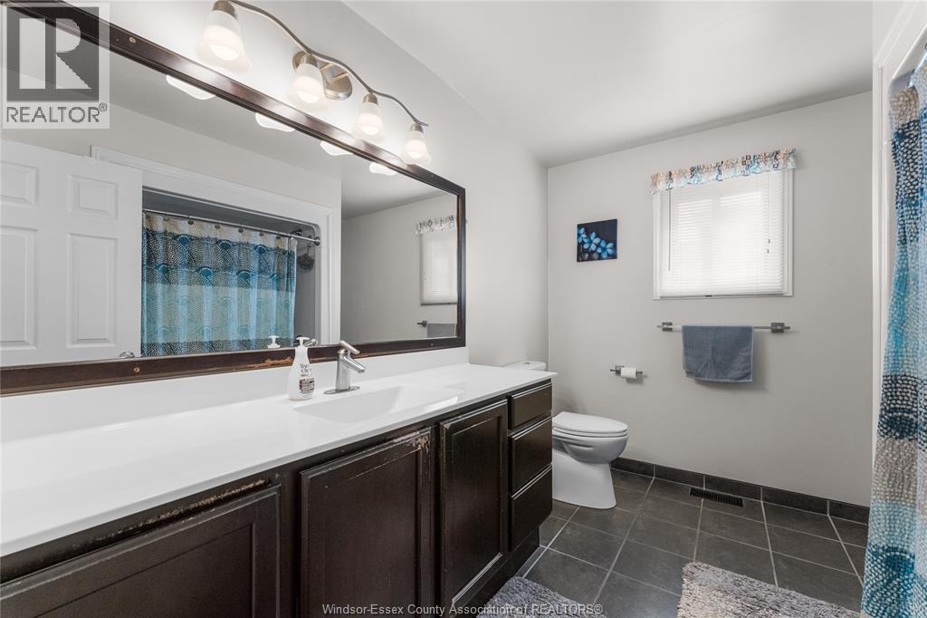 Photo 16 of 1475 Sugarwood Crescent, Lasalle ON