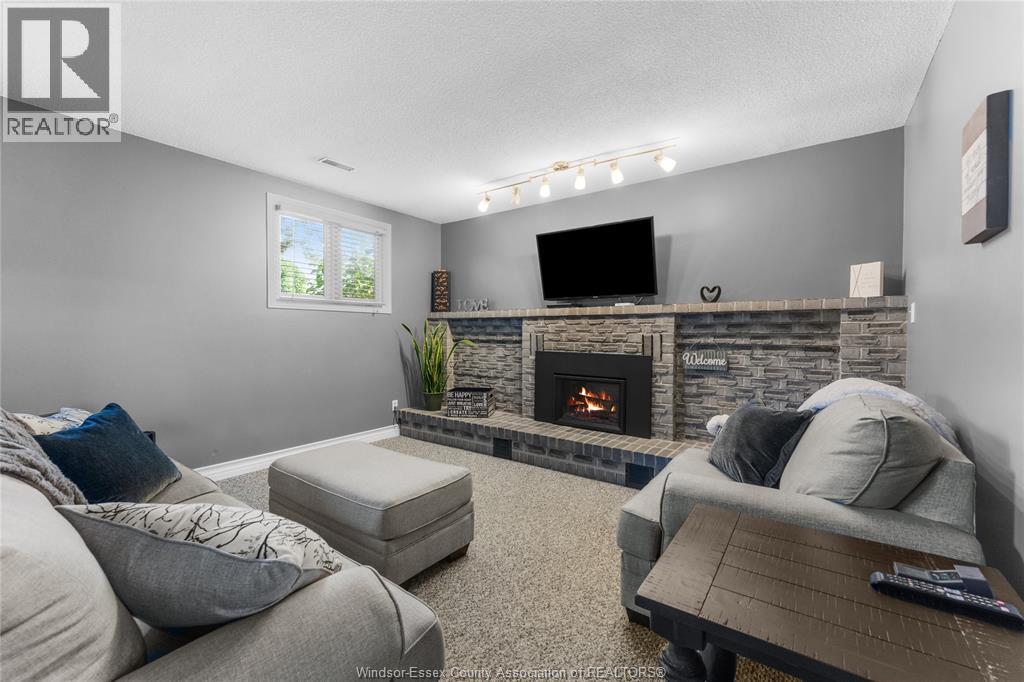 Photo 25 of 1475 Sugarwood Crescent, Lasalle ON