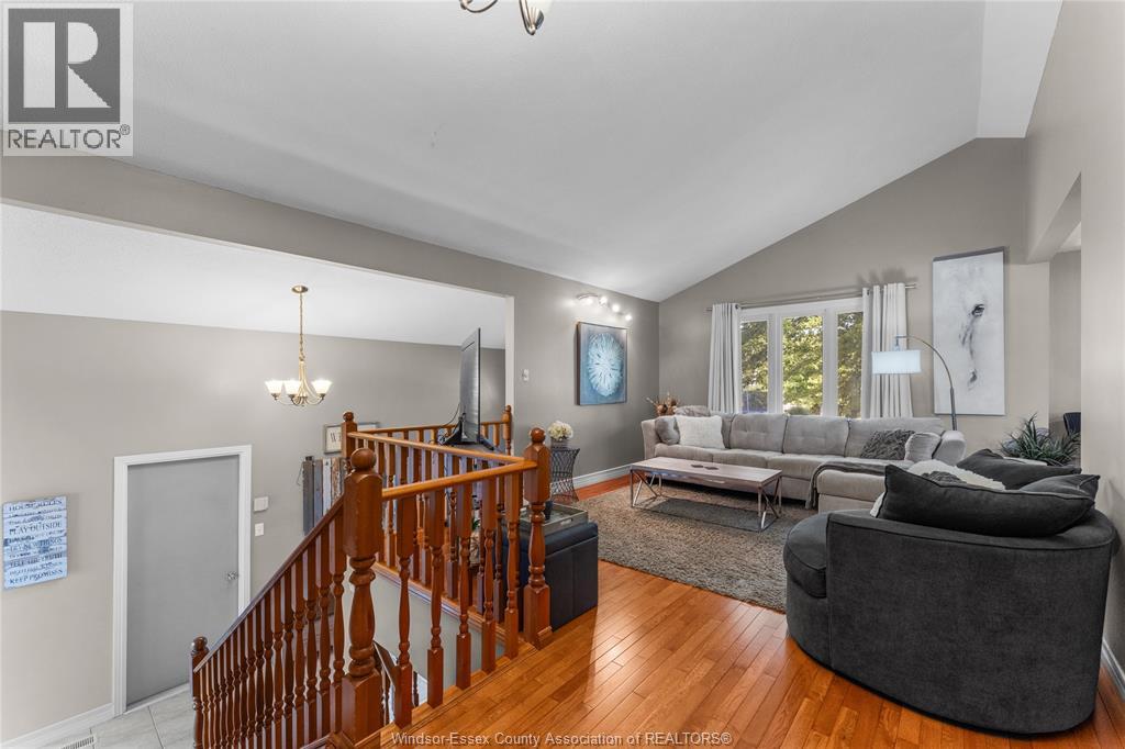 Photo 3 of 1475 Sugarwood Crescent, Lasalle ON