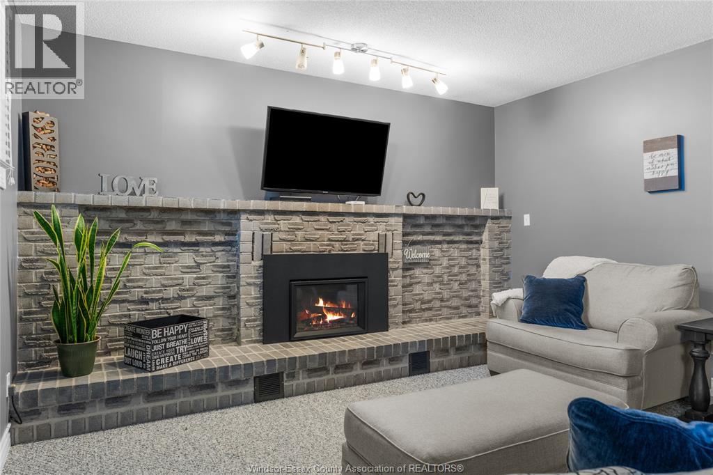 Photo 33 of 1475 Sugarwood Crescent, Lasalle ON