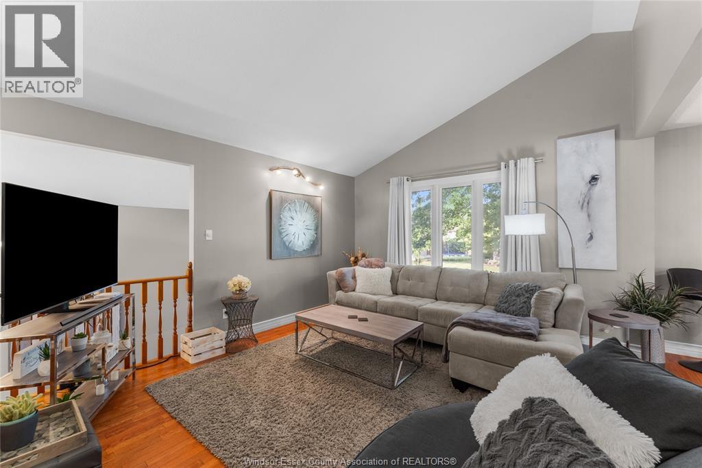 Photo 4 of 1475 Sugarwood Crescent, Lasalle ON