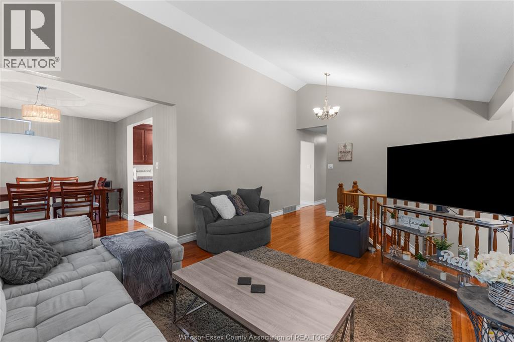 Photo 5 of 1475 Sugarwood Crescent, Lasalle ON