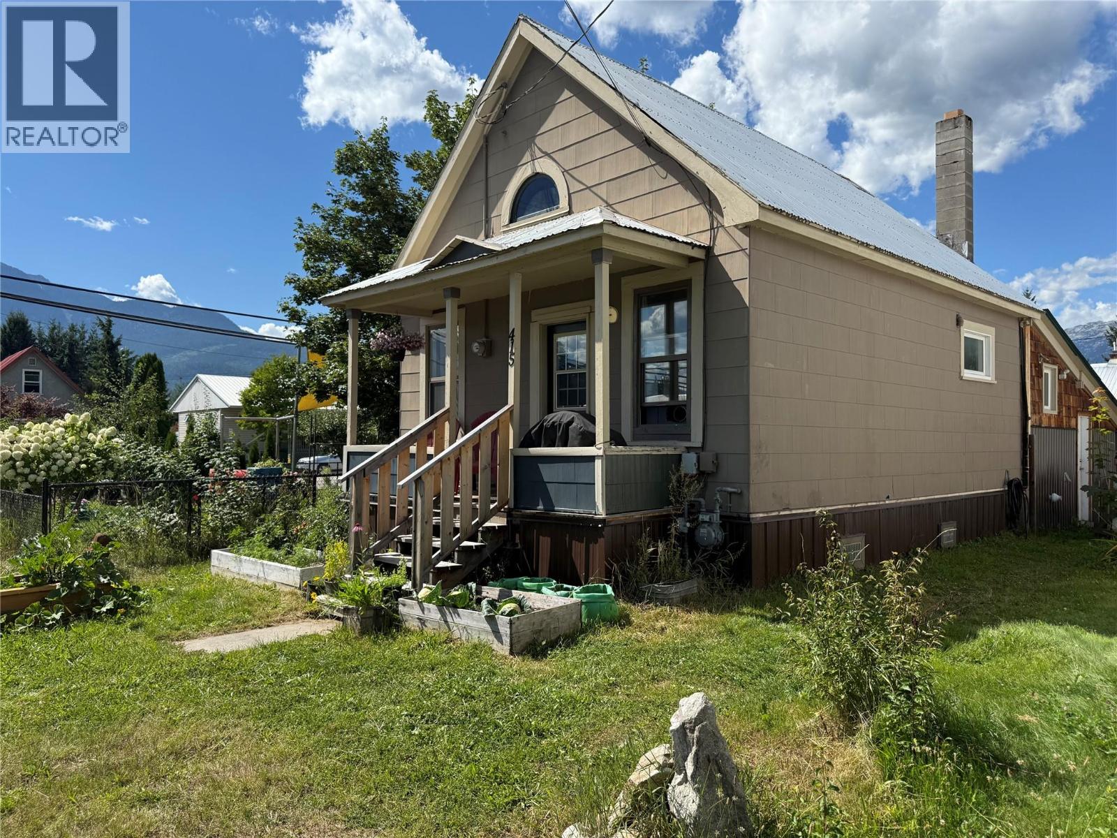 415 Downie Street, Revelstoke