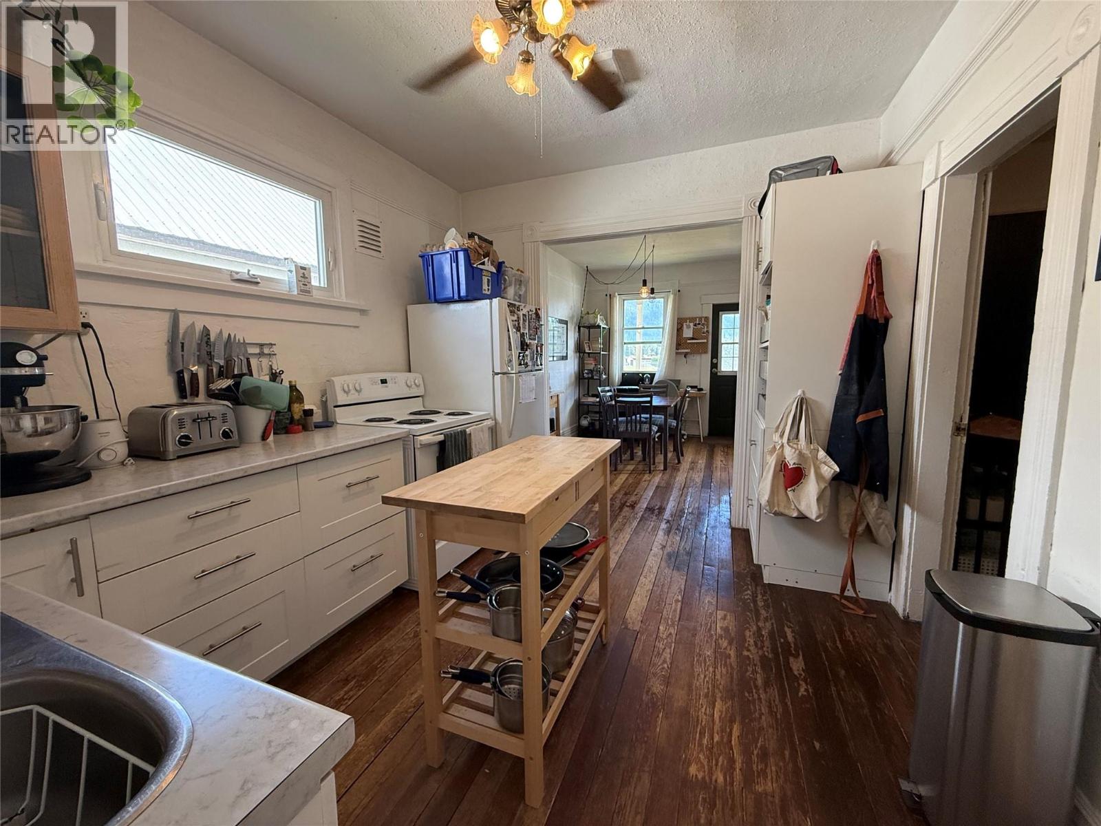 415 Downie Street, Revelstoke