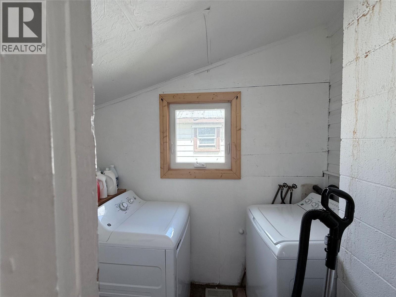 415 Downie Street, Revelstoke