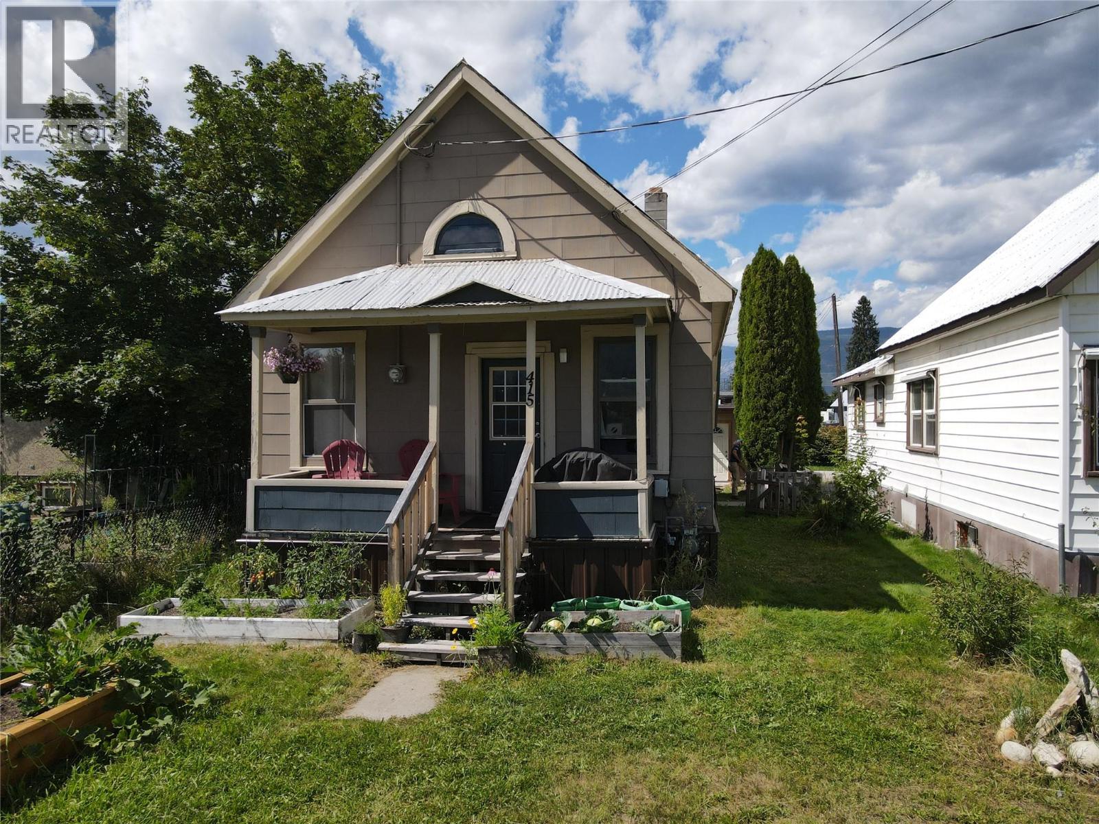 415 Downie Street, Revelstoke