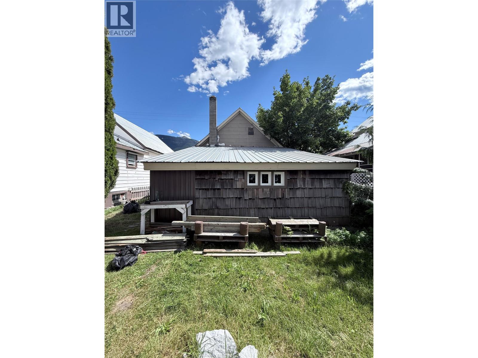 415 Downie Street, Revelstoke