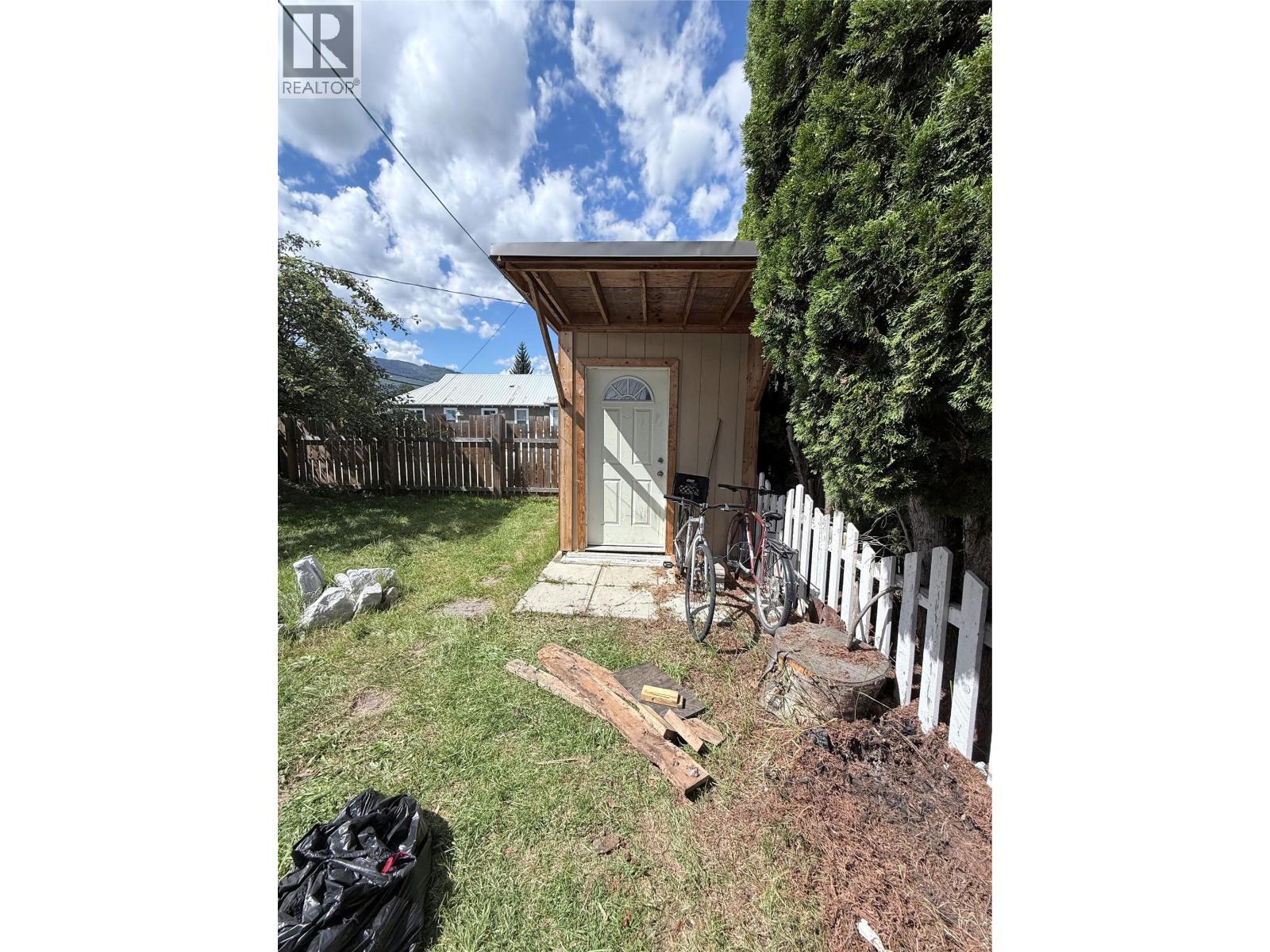 415 Downie Street, Revelstoke