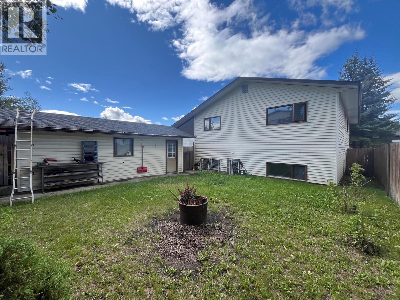 Photo 4 of 167 Sukunka Avenue, Tumbler Ridge BC