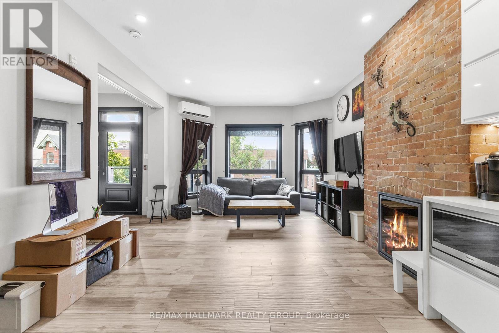 Photo 7 of 3 201 Maclaren Street, Ottawa ON
