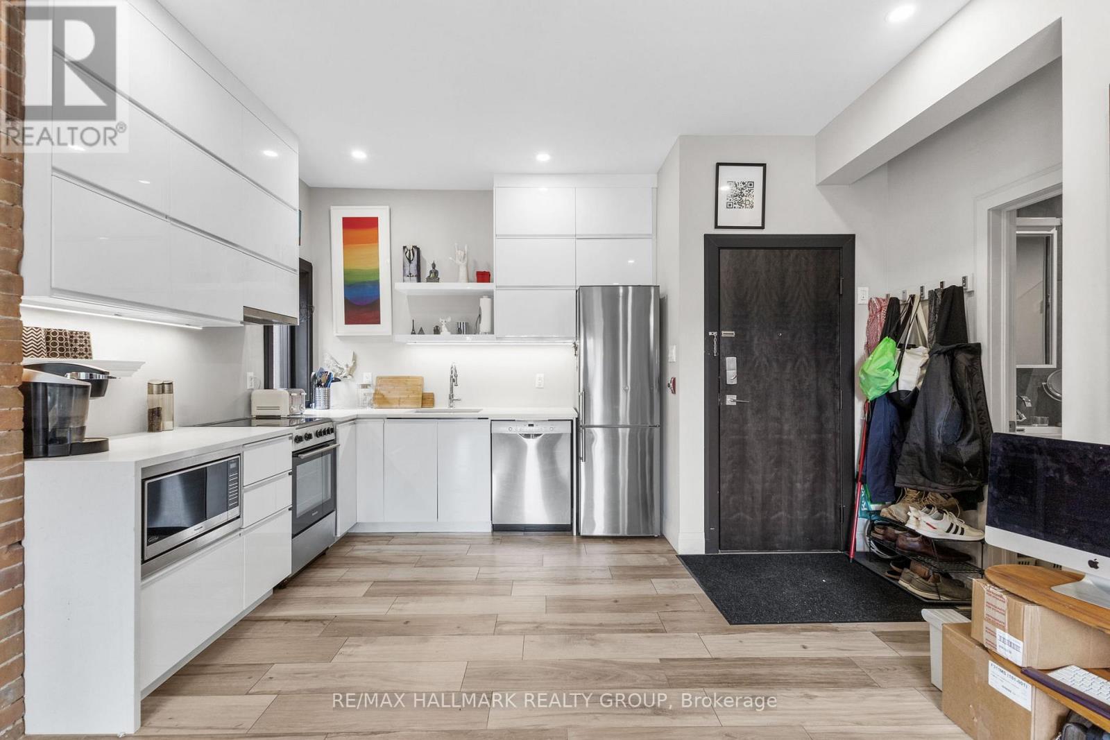 Photo 11 of 3 201 Maclaren Street, Ottawa ON