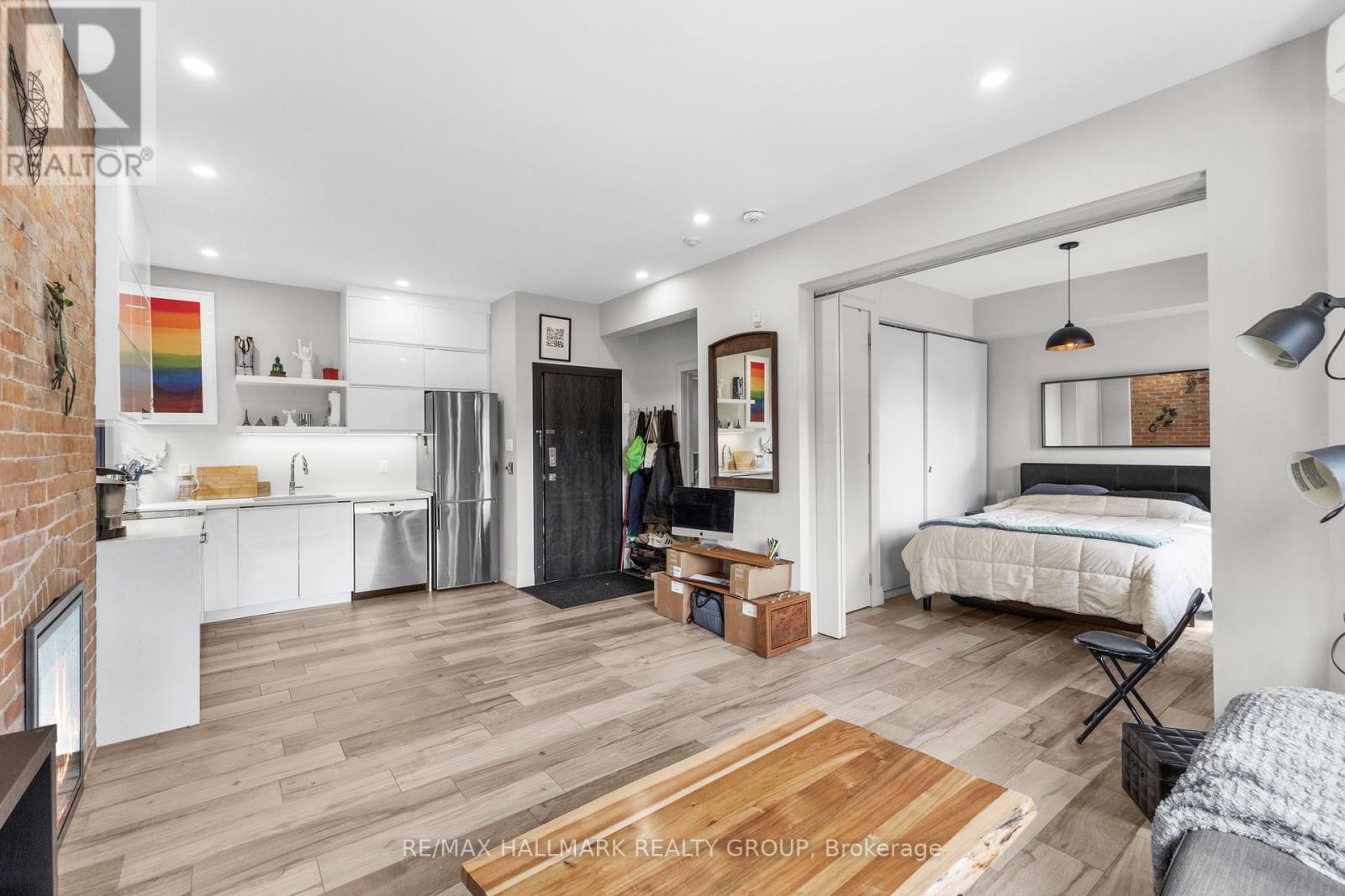 Photo 12 of 3 201 Maclaren Street, Ottawa ON
