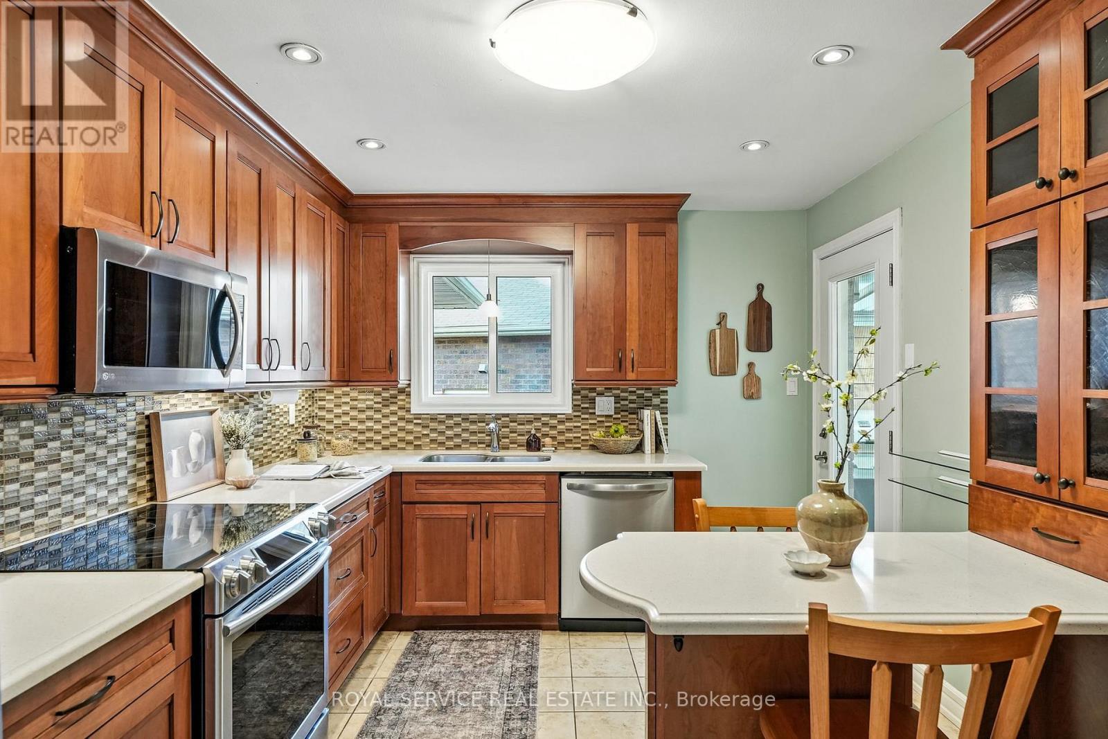 Photo 17 of 69 Firwood Avenue, Clarington ON