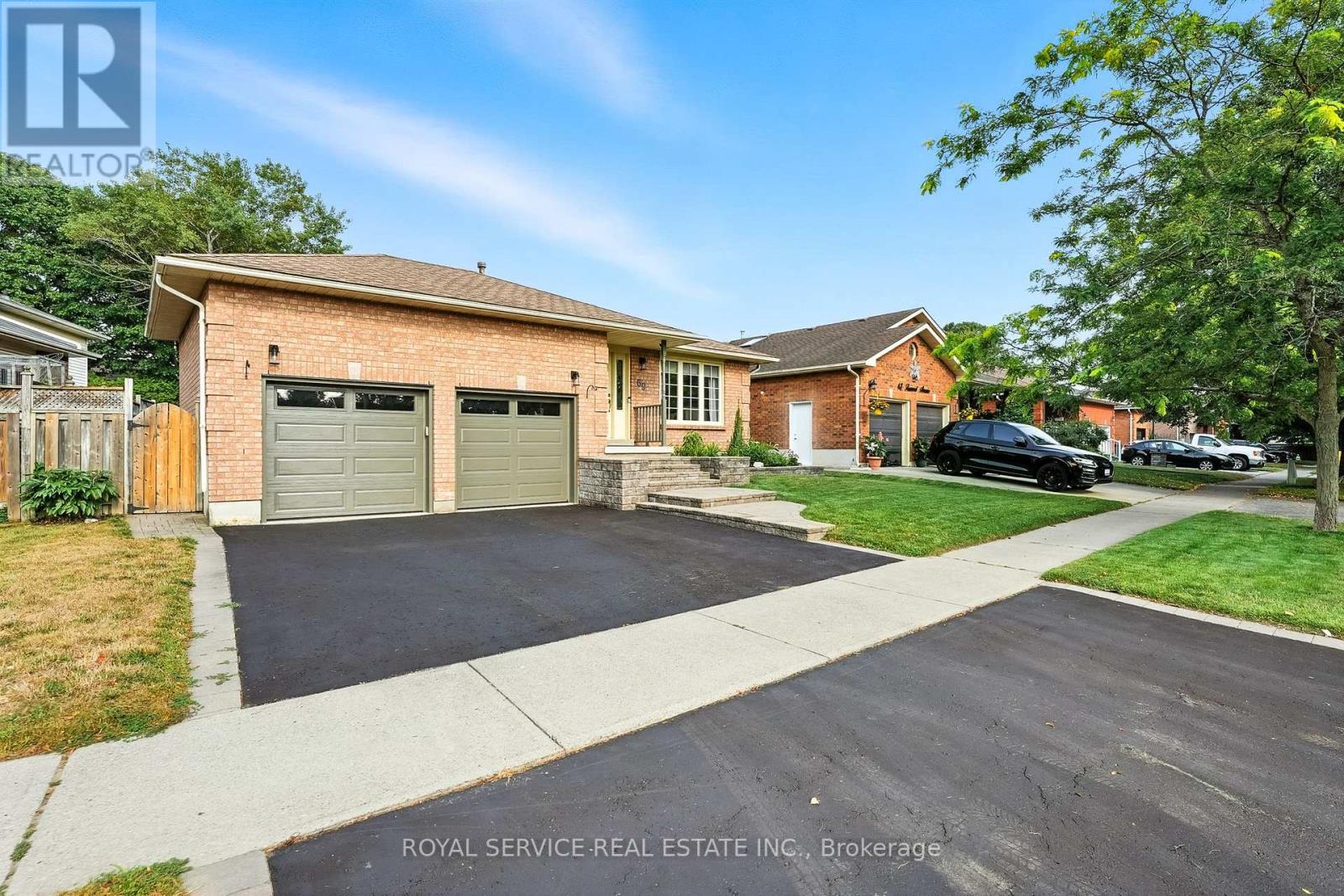 Photo 2 of 69 Firwood Avenue, Clarington ON