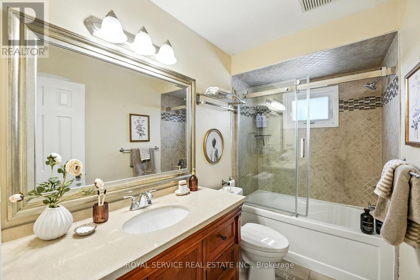 Photo 31 of 69 Firwood Avenue, Clarington ON
