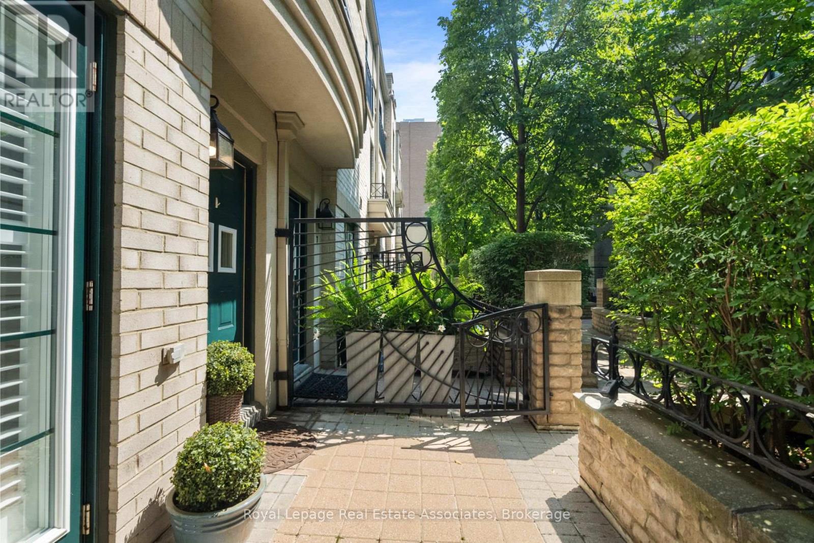 Photo 34 of 8 1 Baxter Street, Toronto ON