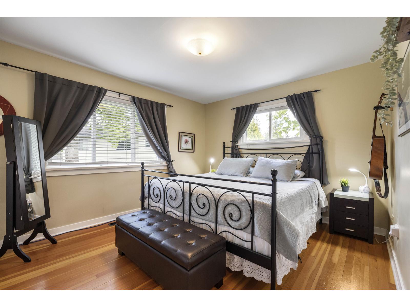 Photo 17 of 4745 207 A Street, Langley BC