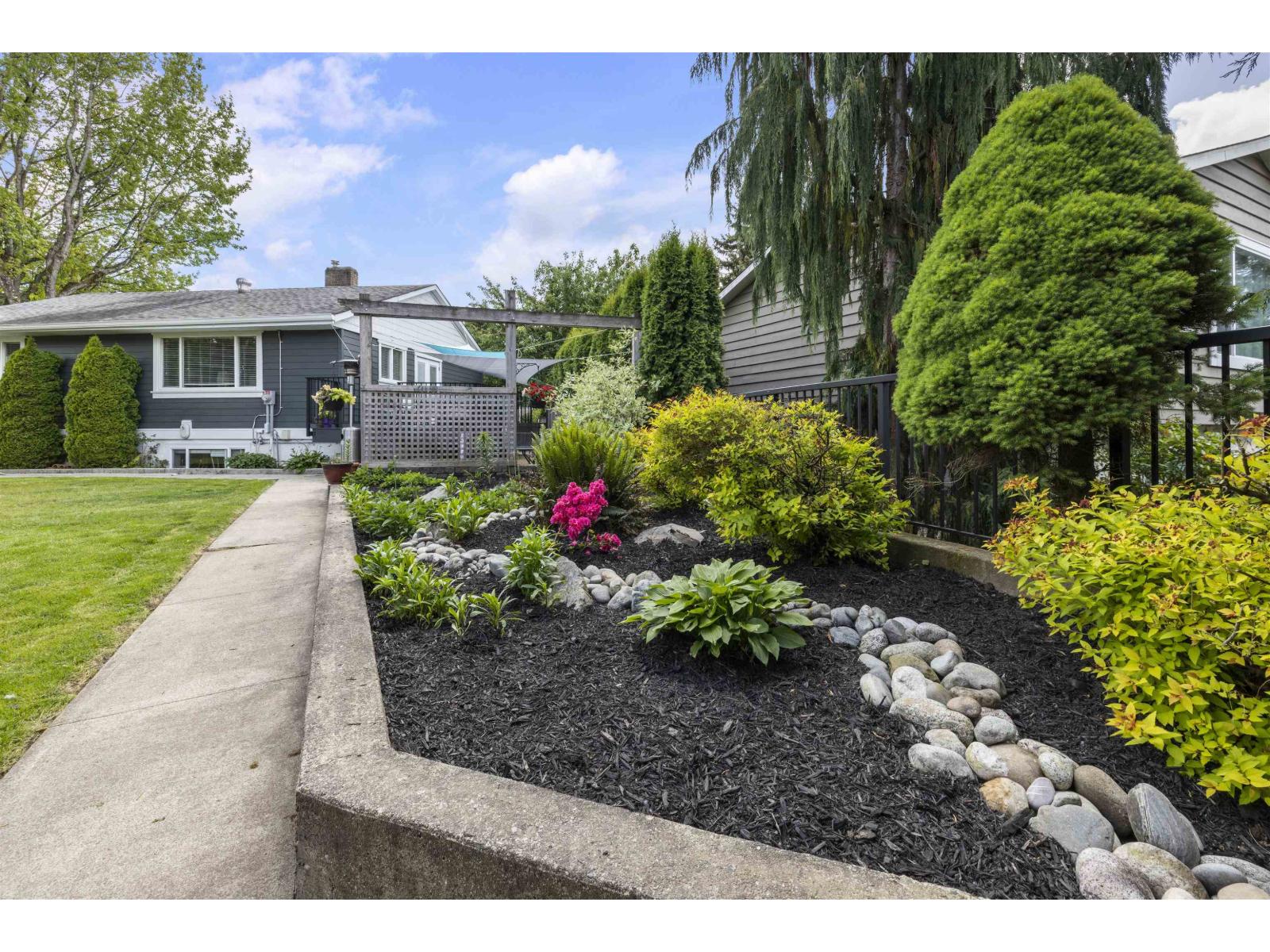 Photo 3 of 4745 207 A Street, Langley BC