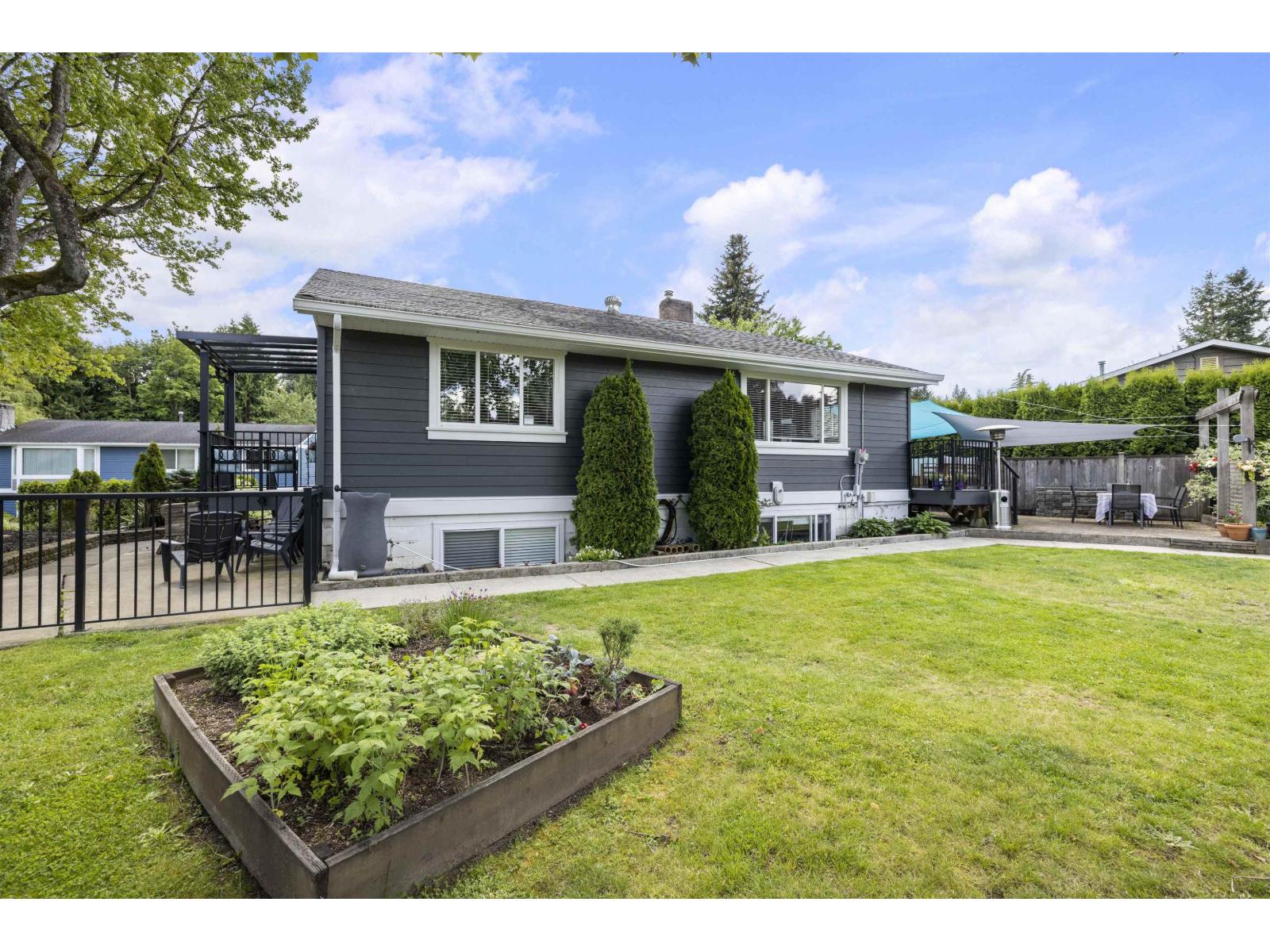 Photo 4 of 4745 207 A Street, Langley BC