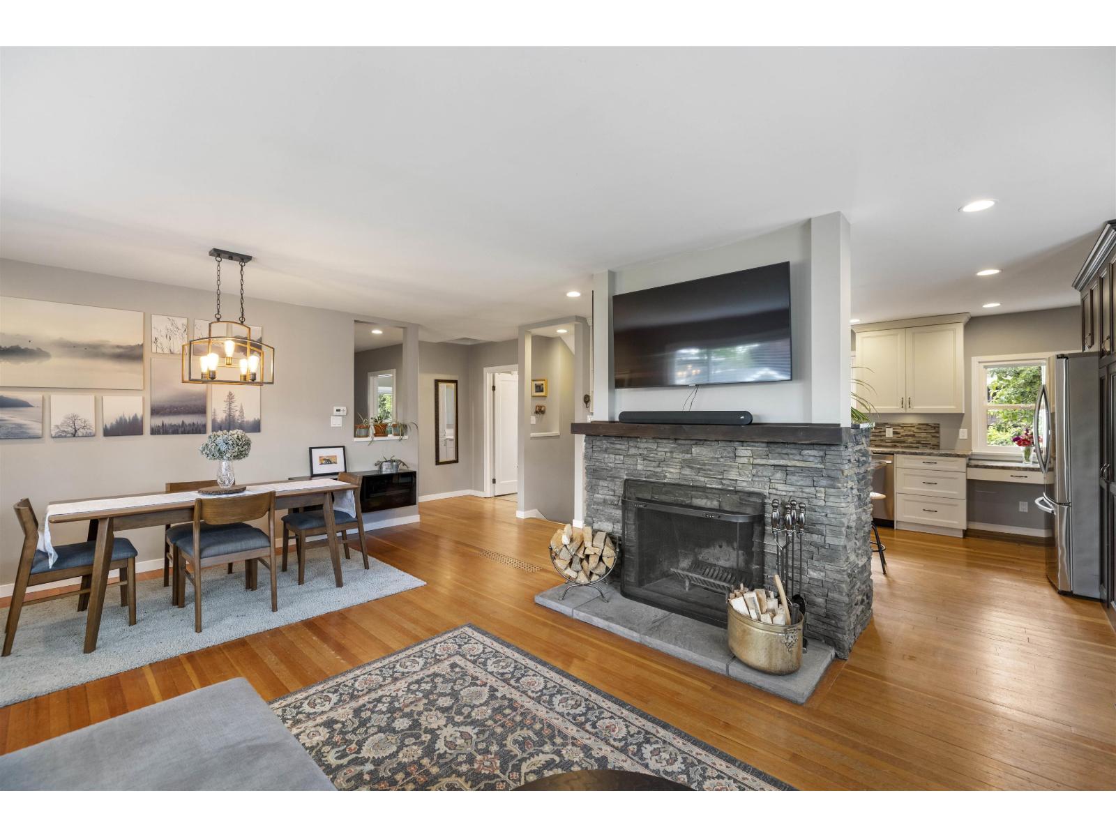 Photo 9 of 4745 207 A Street, Langley BC
