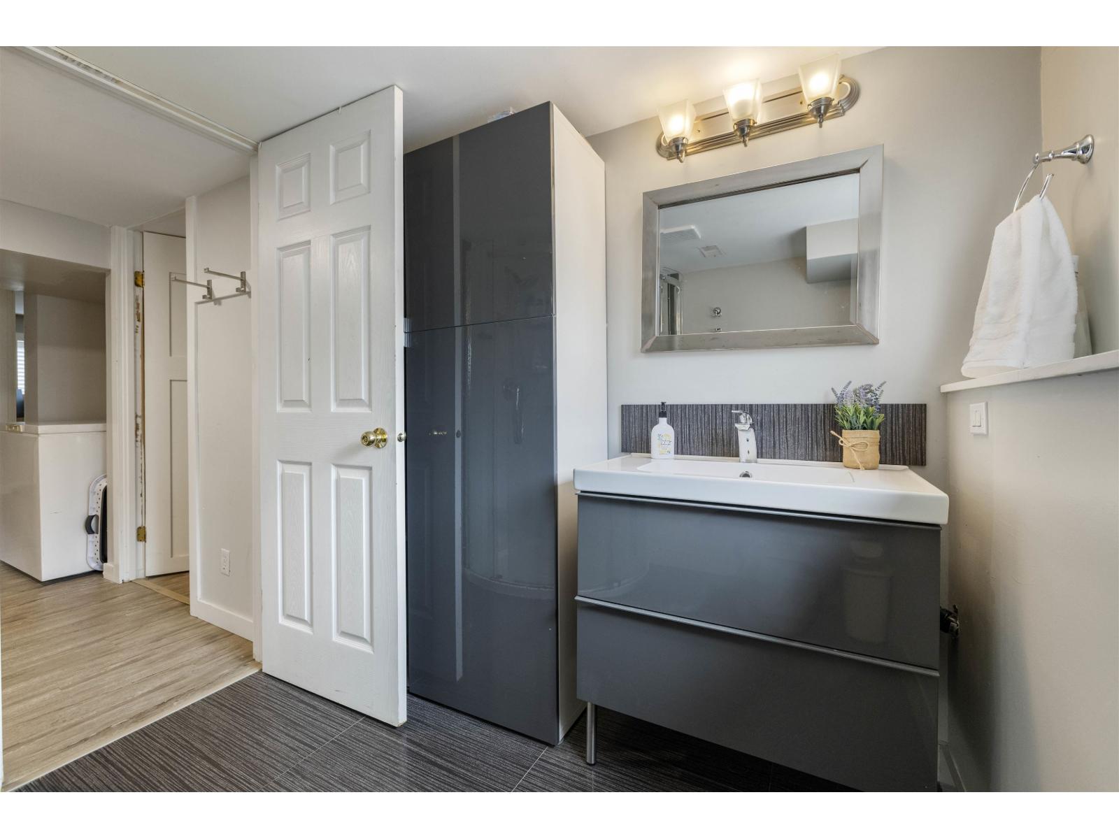 Photo 23 of 4745 207 A Street, Langley BC