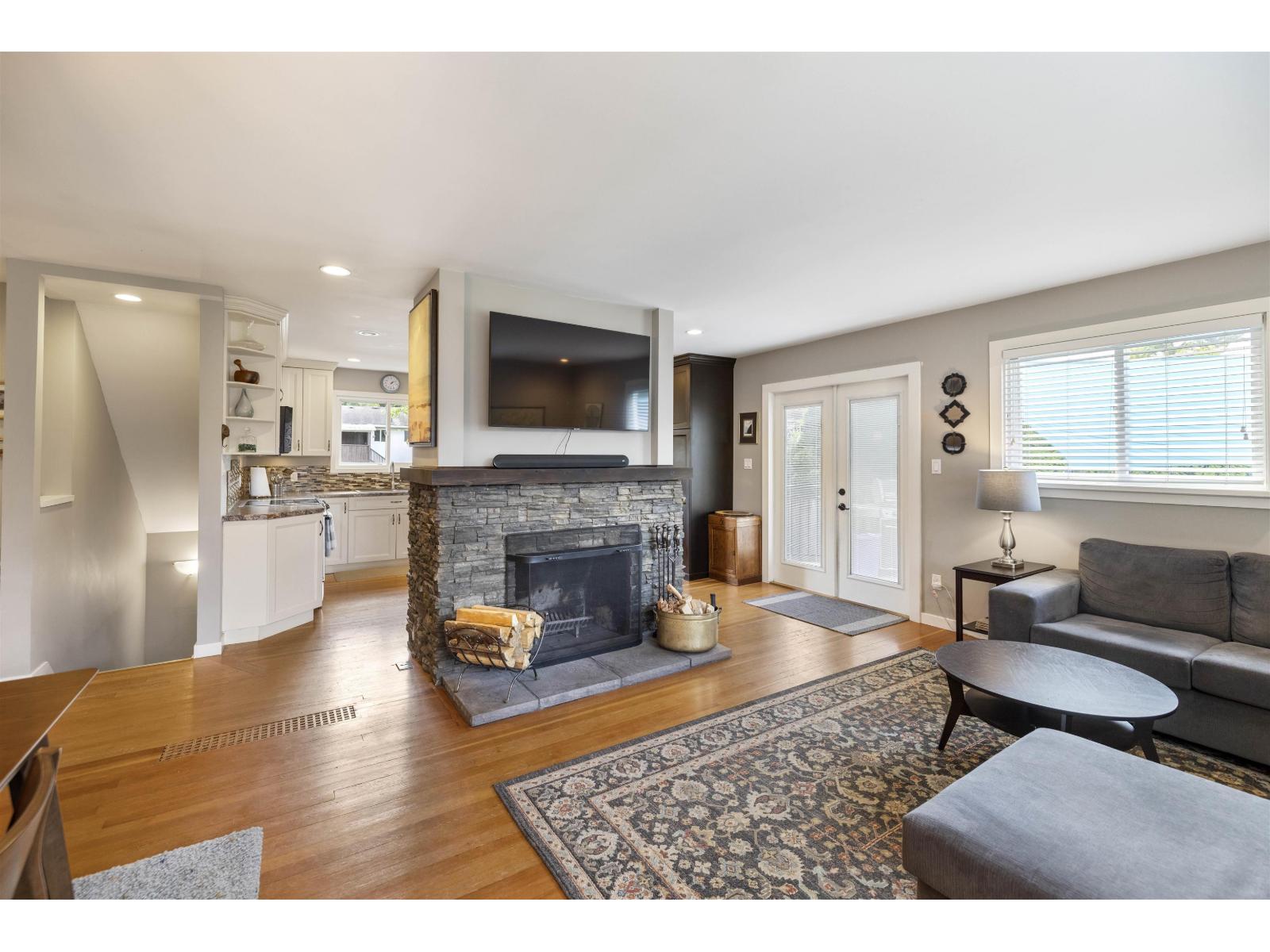 Photo 8 of 4745 207 A Street, Langley BC