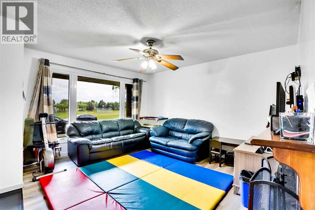 Single Family House for Sale in  Templeridge Crescent NE Temple Calgary 