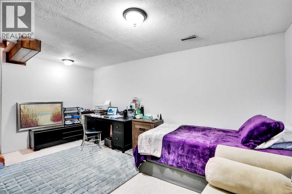 Single Family House for Sale in  Templeridge Crescent NE Temple Calgary 