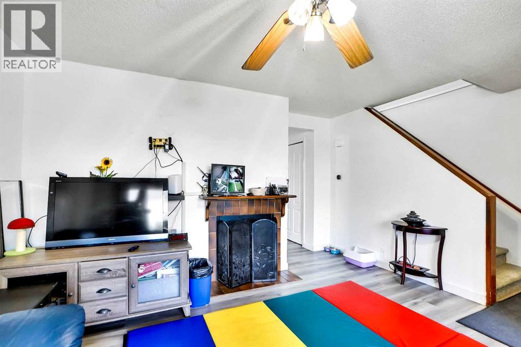 Single Family House for Sale in  Templeridge Crescent NE Temple Calgary 