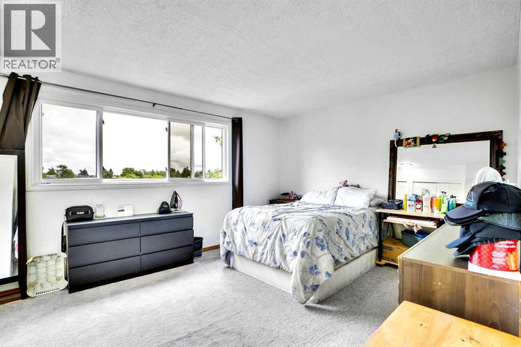 Single Family House for Sale in  Templeridge Crescent NE Temple Calgary 