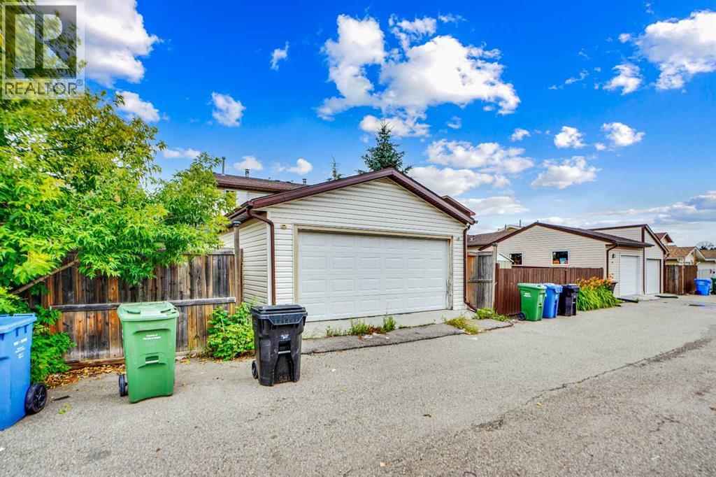 Single Family House for Sale in  Templeridge Crescent NE Temple Calgary 