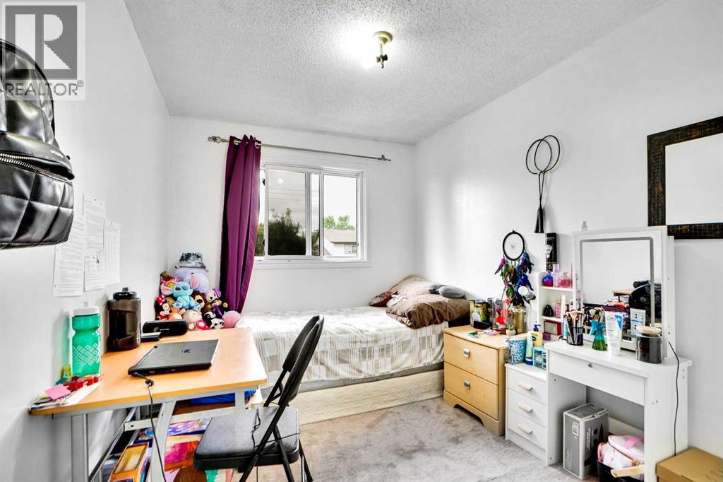Single Family House for Sale in  Templeridge Crescent NE Temple Calgary 
