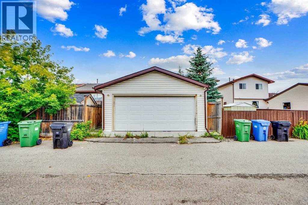 Single Family House for Sale in  Templeridge Crescent NE Temple Calgary 