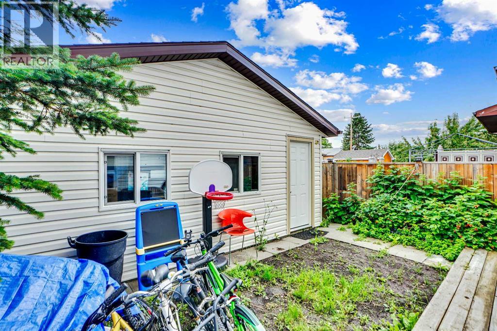 Single Family House for Sale in  Templeridge Crescent NE Temple Calgary 