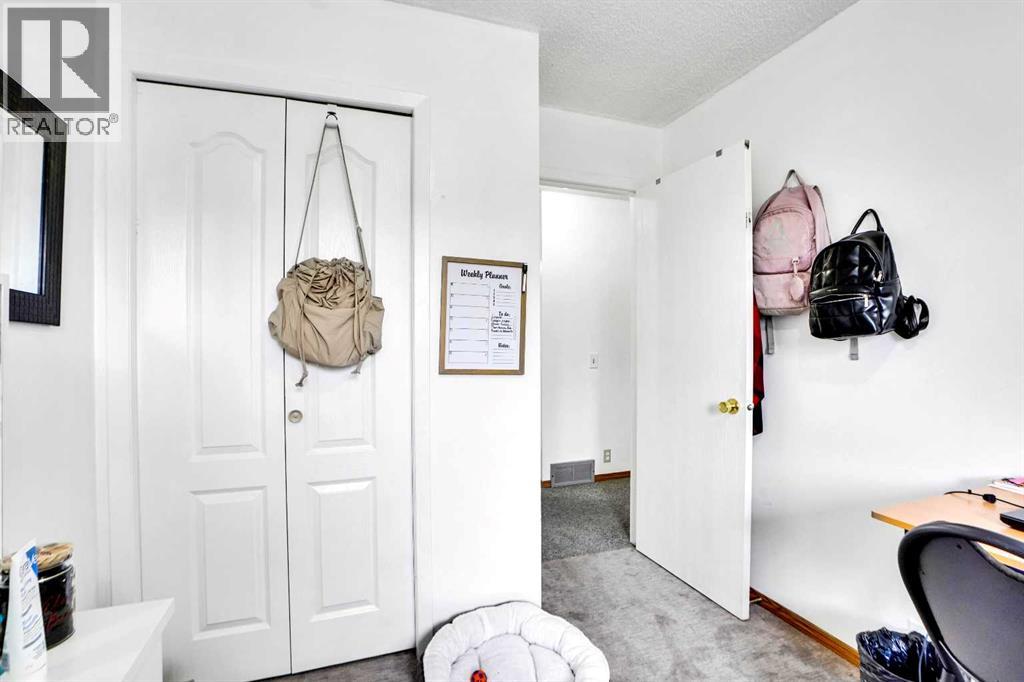Single Family House for Sale in  Templeridge Crescent NE Temple Calgary 